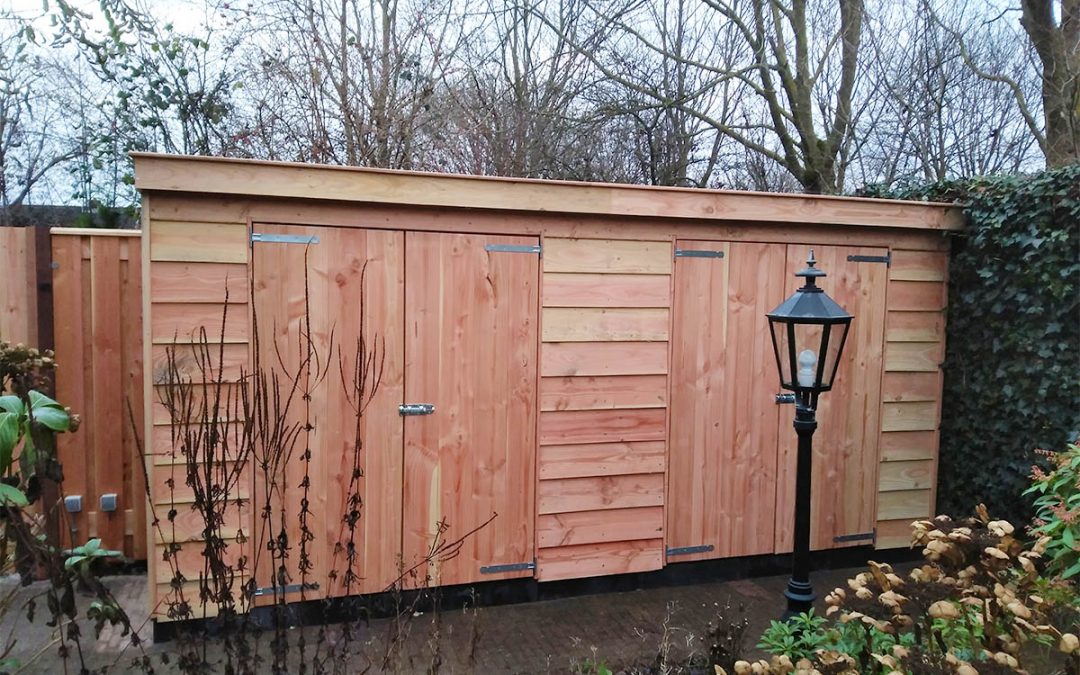 Schutting met tuinhuis in Hoogland